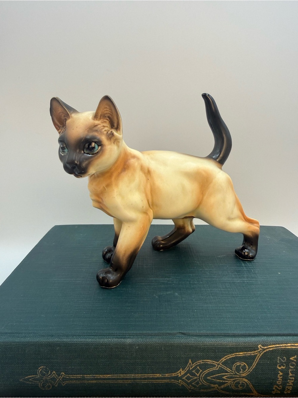 Vintage Lefton Siamese Cat Figurine 6 inch MCM H6531 Made in Japan Rare Tail Up